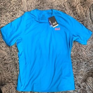 NWT Mens Jack Wolfskin gym shirt